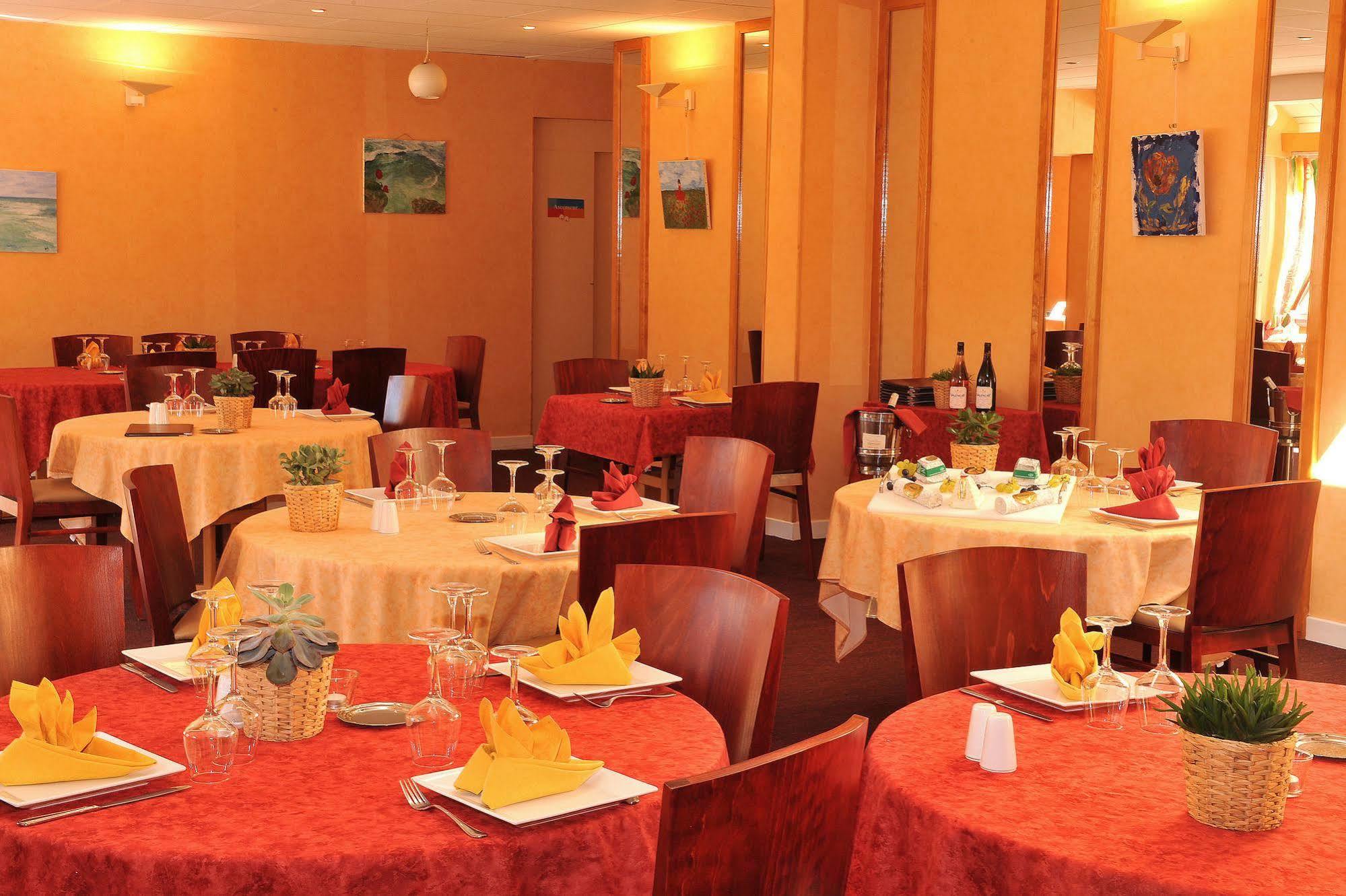 Logis Hotel Le Relais Du Moulin Valençay Dış mekan fotoğraf